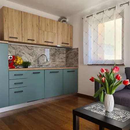 Downtown Ela Apartament *